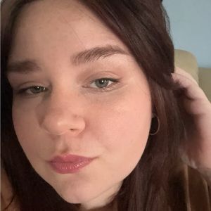 Meet your Posher, Emilee